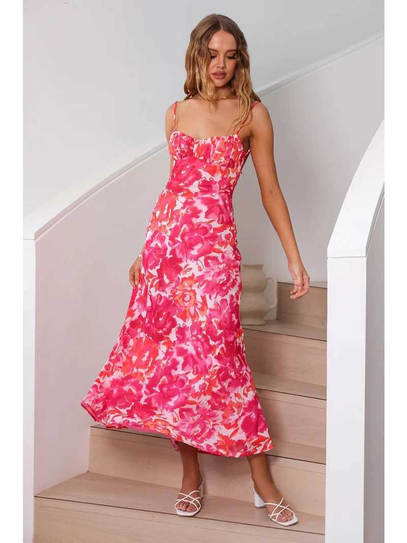 2025 Summer Fashion New Bohemian Vacation Style Elegant and Sexy Beach Vacation French Low Cut Strap Long Open Back Skirt X260306