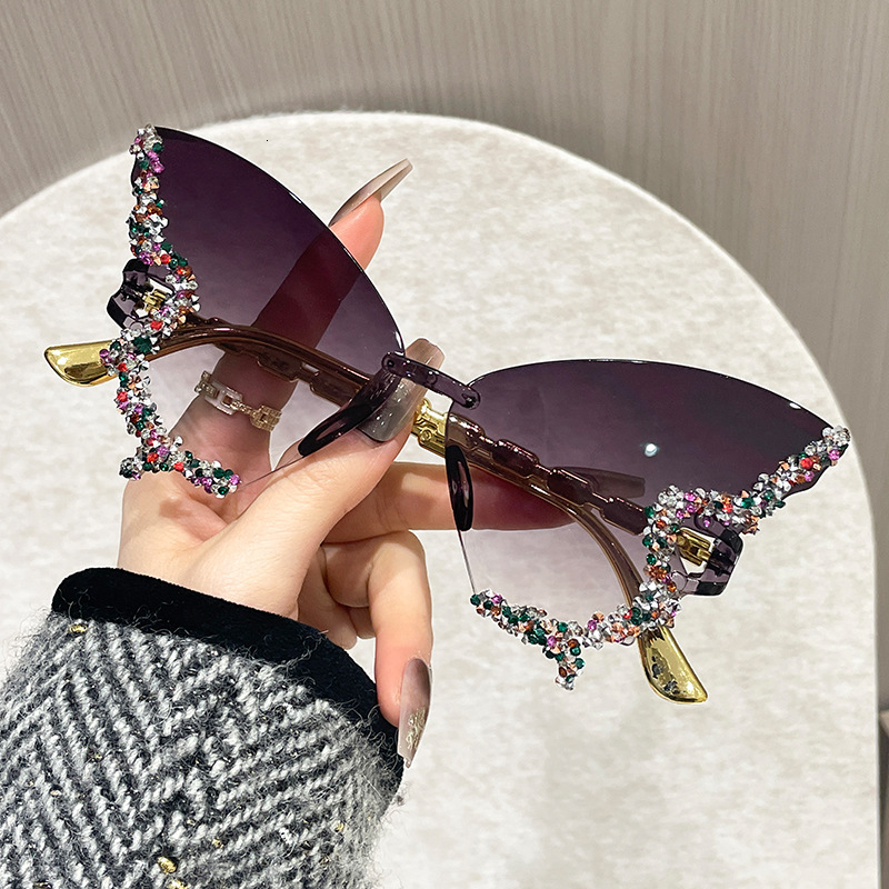 2026 New Designer Luxury Brand Butterfly Men's And Women's Sunglasses High End Style Skinny Face Sunscreen Party Dance Fashion Show Fun Fram