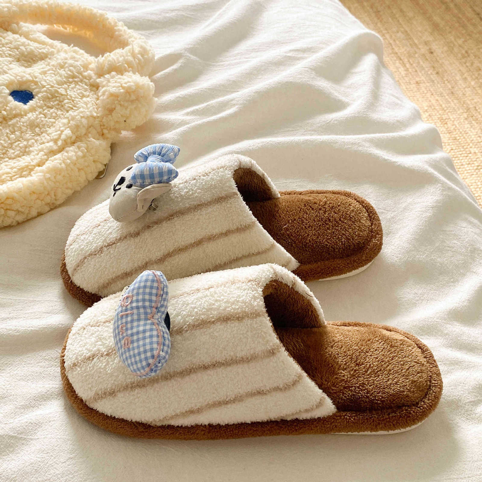 2025 New Lightweight and Comfortable Cotton Slippers Cute Puppy Plush Cotton Slippers for Women Winter Indoor Home Warmth S260305