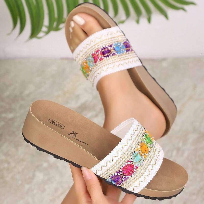 New outdoor casual flat shoes with exposed toes anti slip and wear-resistant women's sandals for the summer of 2026
