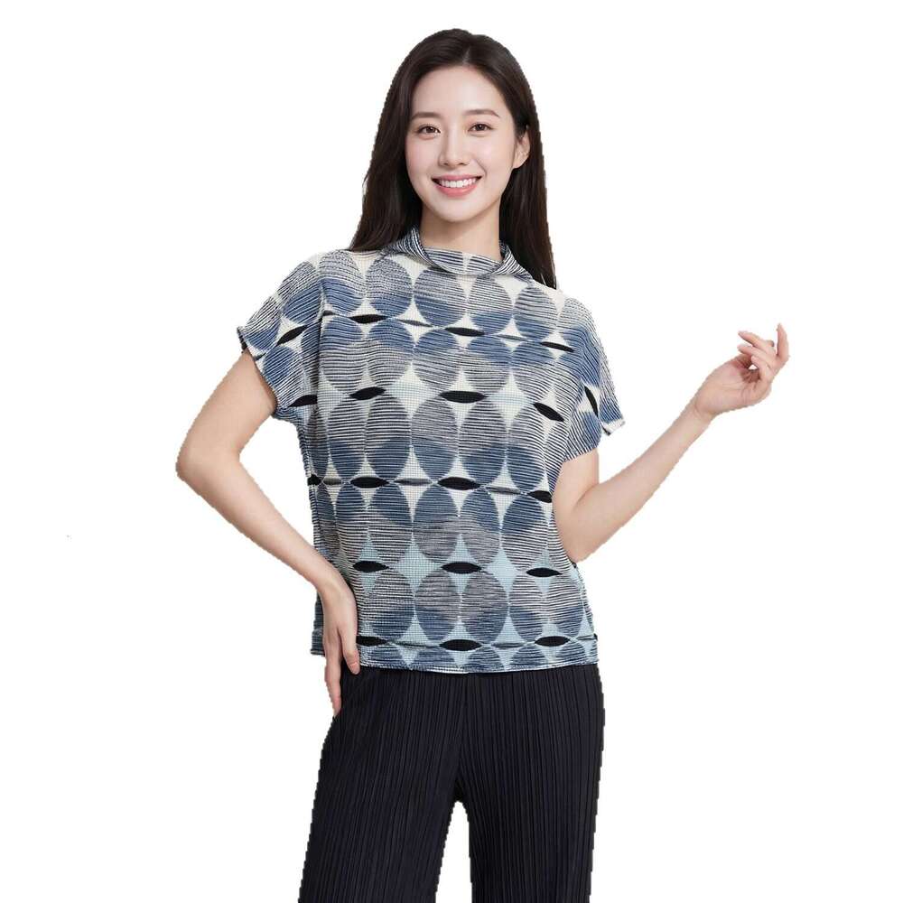 Blue and white Designer geometric print pleated T-shirt for women, new summer style, Miyake-inspired, loose-fitting, elegant, commuter fashion pullove