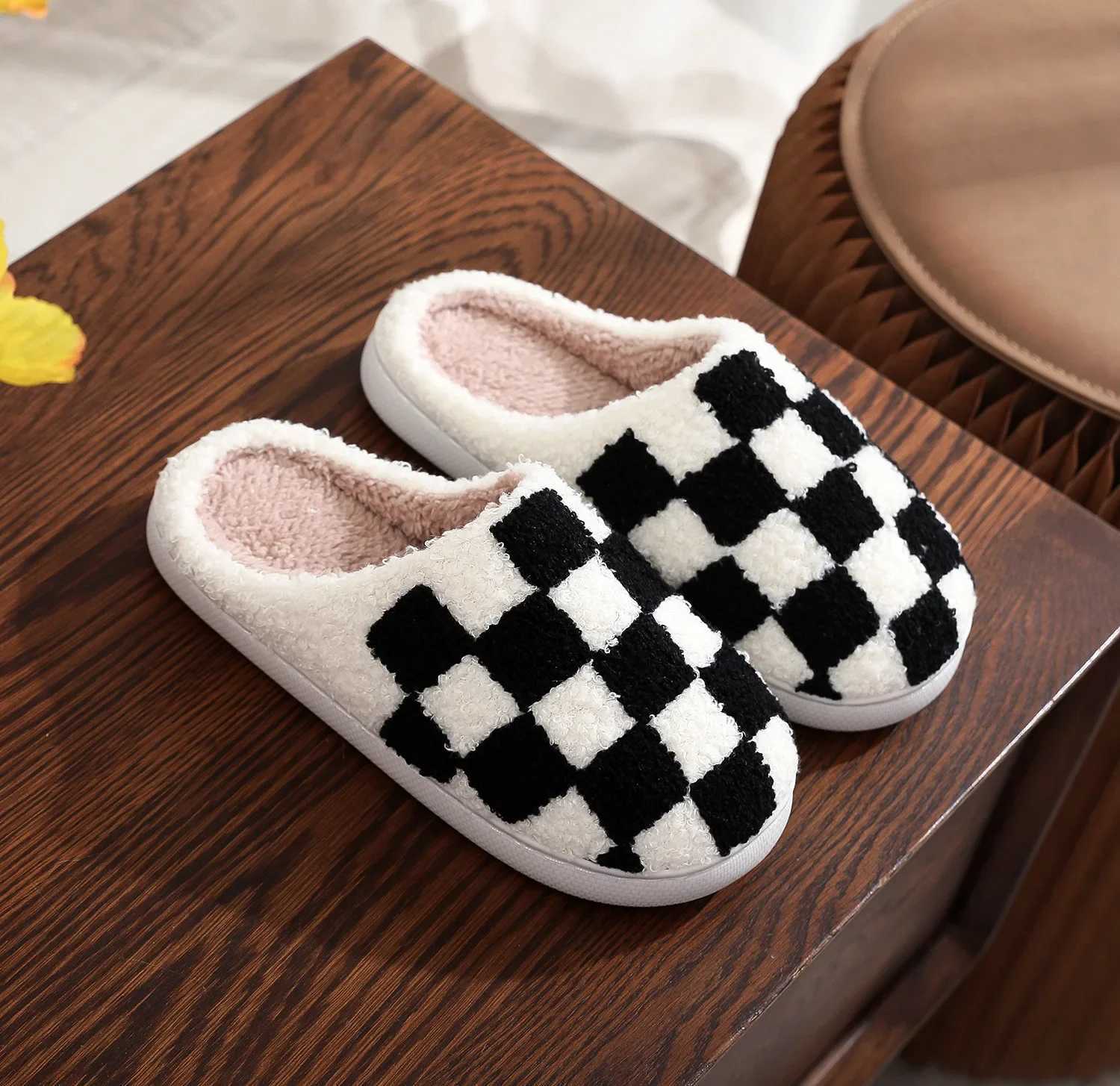 Mens New Autumn and Winter Checkerboard Cotton Slippers Cute and Simple for Men and Women Couples Indoor Home Plush Warm S260305