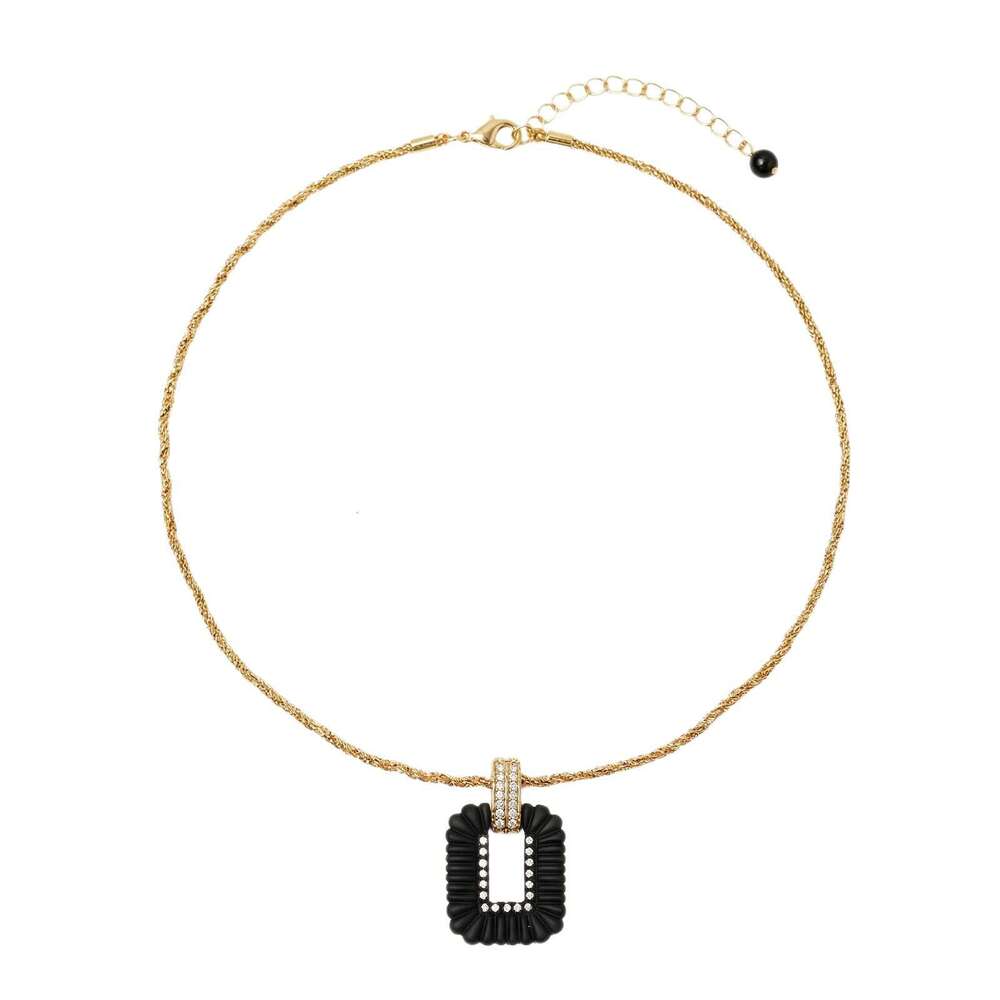 Vintage Geometric Hollow-Out Black Earrings And Necklace Set Light Luxury High-End Niche Style Jewelry For Women High-Quality
