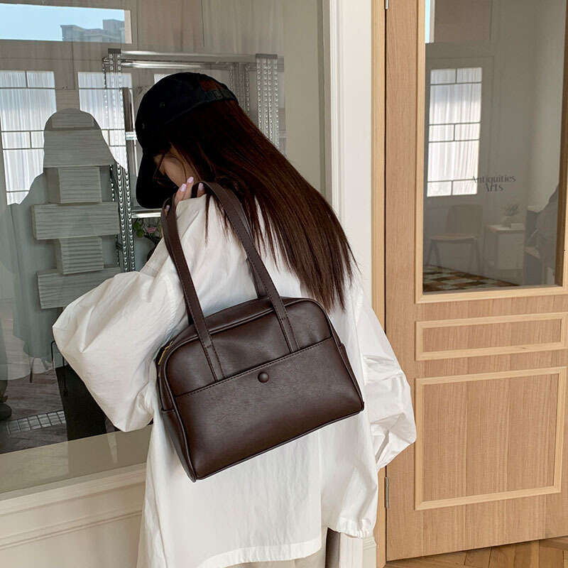 Women's Korean Niche Shoulder Ladies' Autumn And Winter 2026 New Vintage Underarm Bag, Large-Capacity Tote Bag