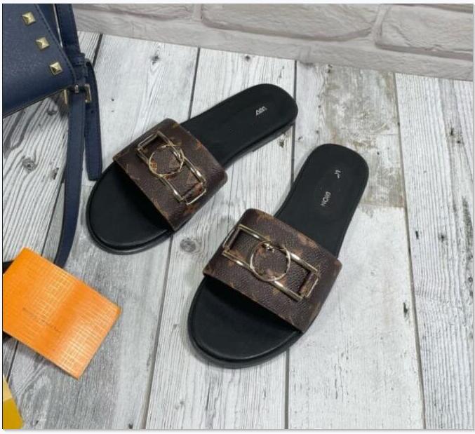 Designer Sandals Women's slippers Hand woven flat slippers Women's luxury high quality beach flip-flops sandals Size 35-42