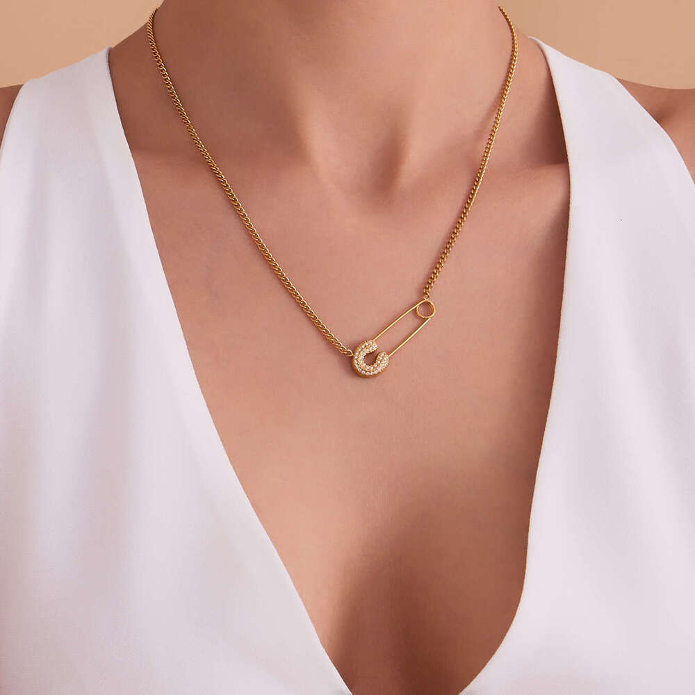 Cube Fashion Versatile Paperclip Necklace Women, Light Luxury Niche Personality Heart Star Pendant Clavicle Chain Accessory for Women