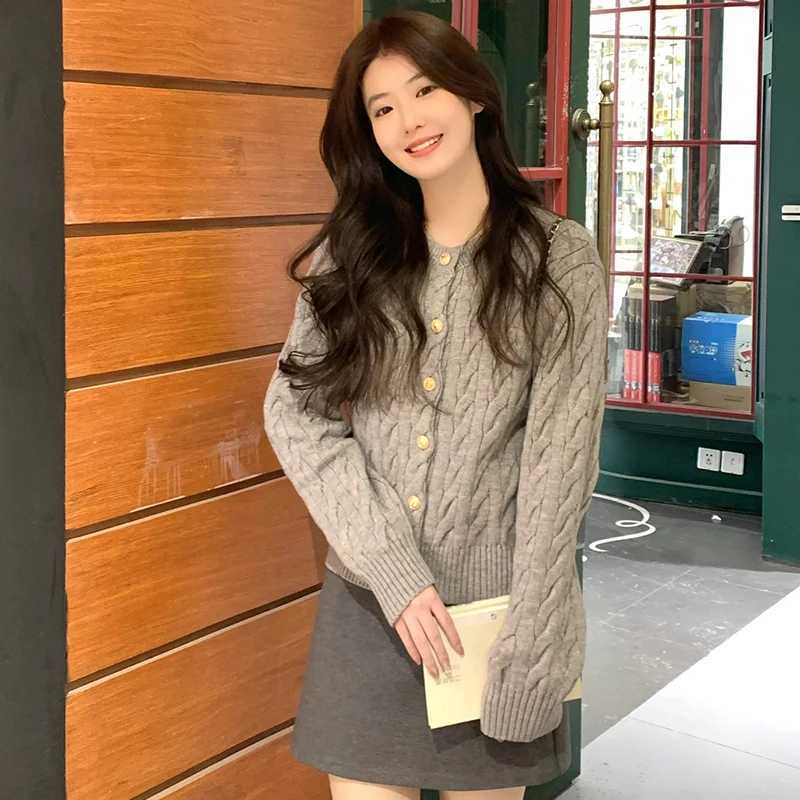 Harajuku Retro Twist Sweater Cardigan Female Casual All Match Cropped Knitted Cardigan Coat Golden Button O-Neck Sweater Jacket M260306