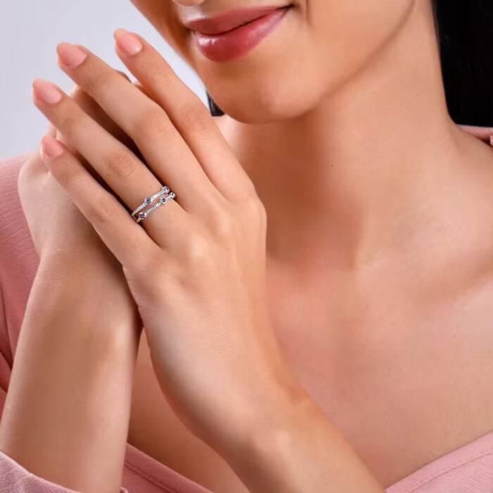 Fashionable Silver Sizzling Ring Stylish Modern Hip-Hop with Inlay Gemstone for Children Made of 925 Silver