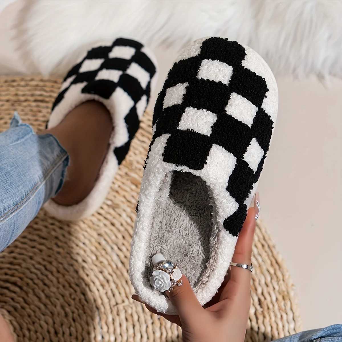 Checkerboard Pattern Slippers Casual Slip On Plush Lined Shoes Comfortable Indoor Home SlippersLadies Cotton Indoor Outdoo S260305