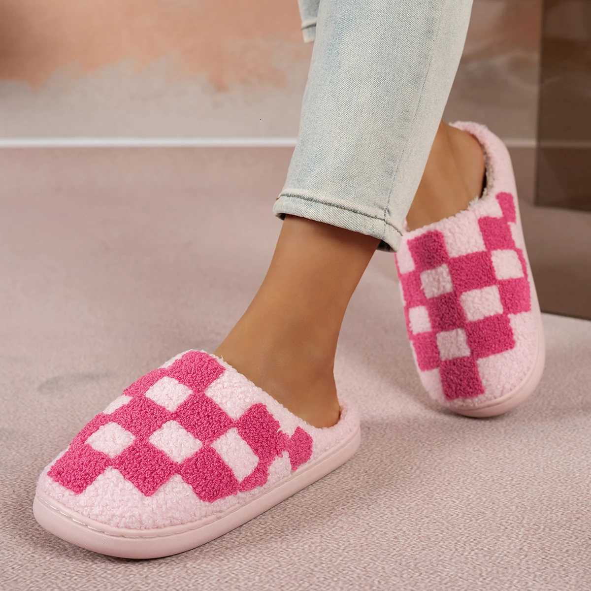 Winter Checker Board Classic Fashion Pattern Women Slippers Home Comfy Warm Soft Sole Indoor Plush Leisure Couples Bedroom Shoes S260305