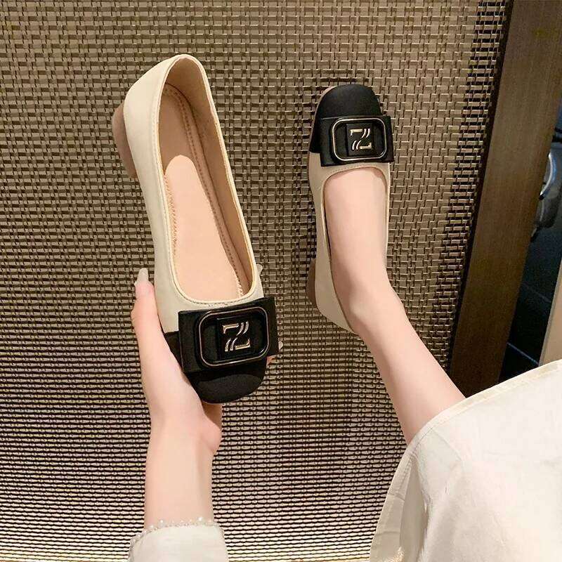 2025 New French Minimalist Leather Soft Flat Fashion Letter Commuter Casual Slip-On Loafers Women Shoes Woman