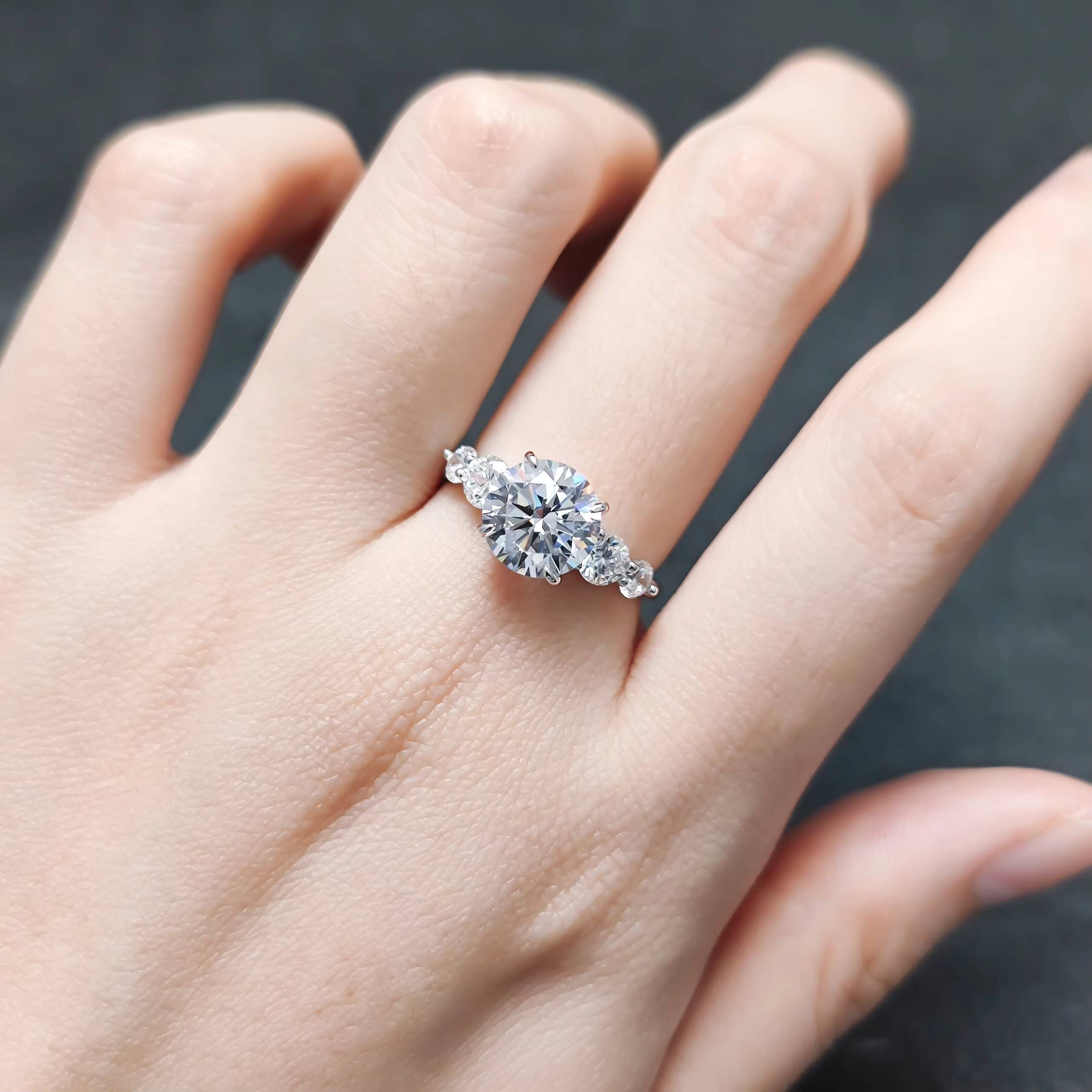 Abiding Five Stone Prong Setting 85mm 25CT VVS D Moissanite Diamond Round Brilliant Cut Big Stone Dinner Party Female Ring