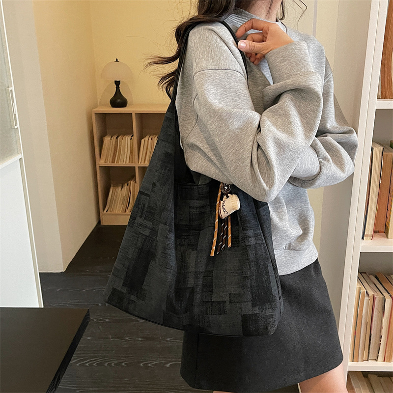 Women's Large Capacity Underarm Bag Spring Fashion Shoulder Bag Simple Multi functional Commuter Handbag Designer Bag