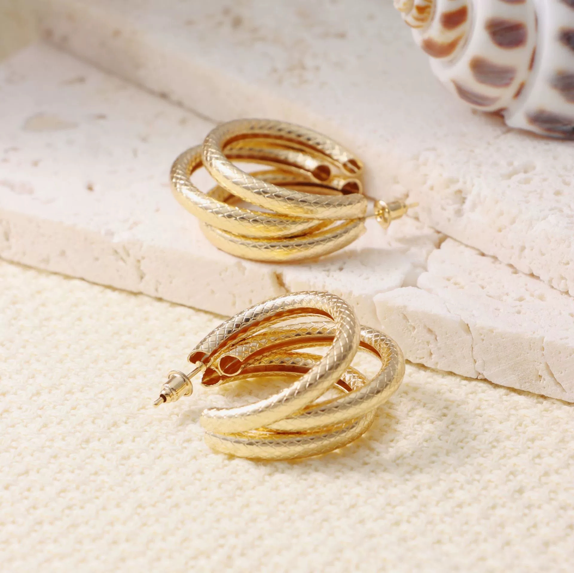Chic Handcrafted Hollow Fan Leaf Drop-Earings Distinctive Tribal Influence Accessory