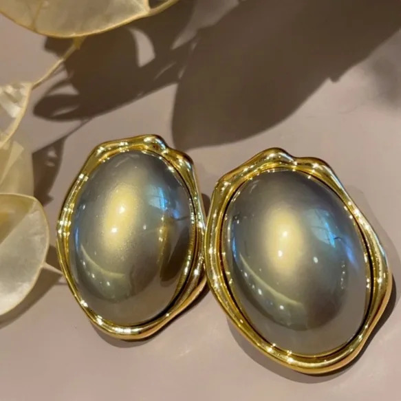 Womens jewellery earrings woman Wholesale of pearl earrings European American earrings retro geometric oval earings 260303