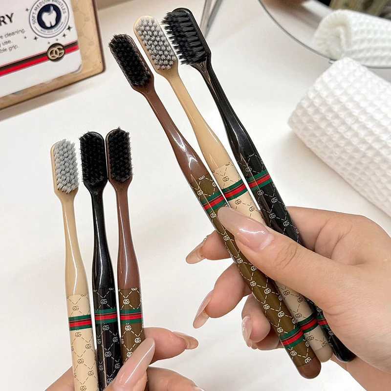 This light luxury 6-piece set of wide-head, fine-thread soft-bristle toothbrushes is a high-grade, travel-friendly oral care essential for adult house