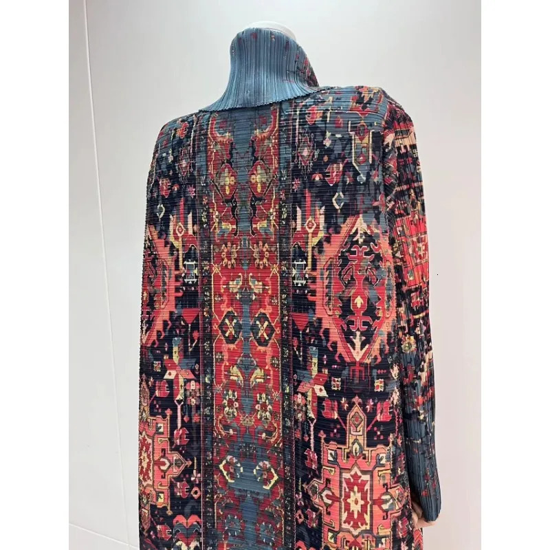 Miyake Pleated Foldable Collar Long Sleeved Retro Printed Dress Belt Womens 2024 Abaya Style Original Fashion Loose Jacket 260228