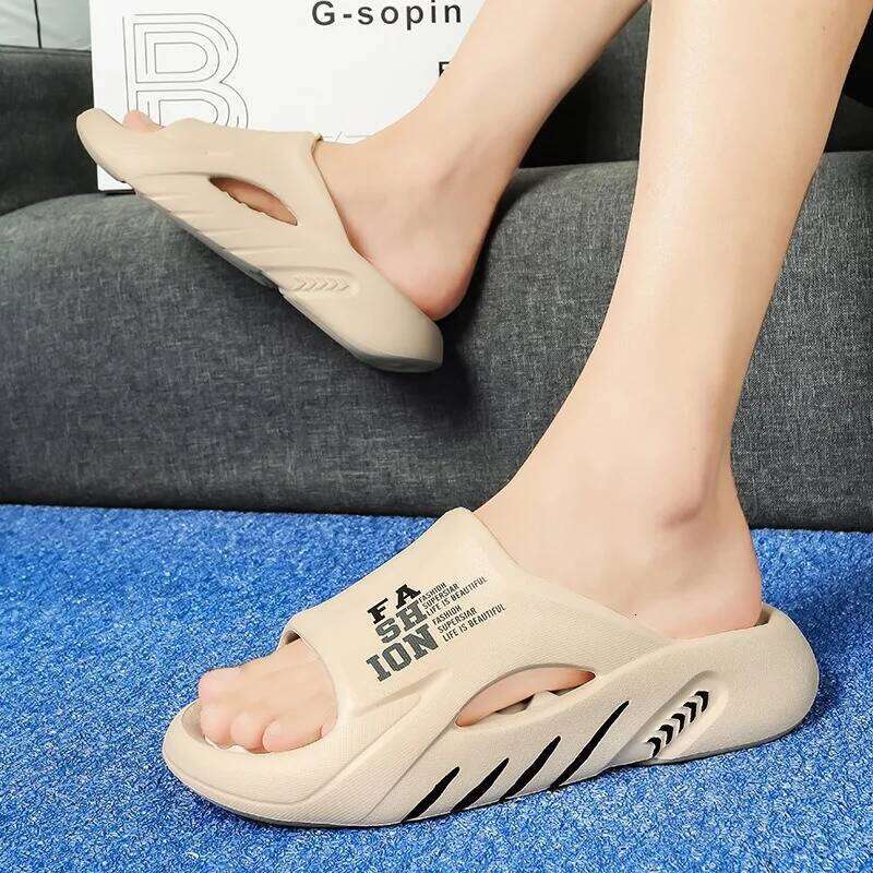 New Summer Man Massage 2025 Indoor Outdoor Beach Soft Bottom Casual Slippers Male Flip Flops Mens Sandals