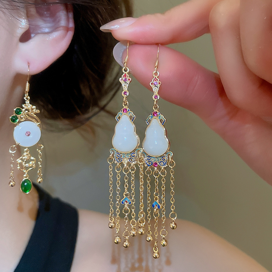 New Chinese-style geometric floral tassel with diamonds, light luxury high-end feel, fashionable and elegant earrings for women