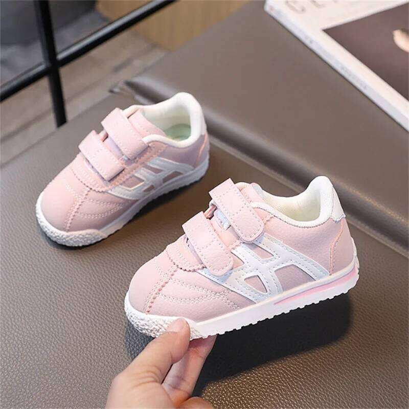 2026 New Spring Children Leather Toddler Kids Sport Shoes Outdoor Tennis Soft Sole Fashion Girls Boys Sneakers EU21-30 26Y0304
