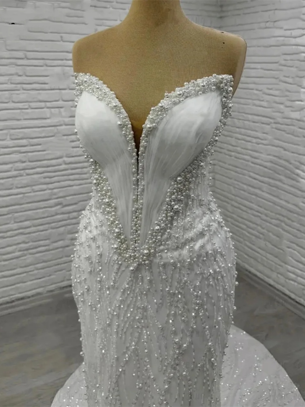 Gorgeous Mermaid Wedding Dress Pearls V Neck Strapless Bride Gowns Elegant Sequins Sweep Train Bridal Dresses Customized