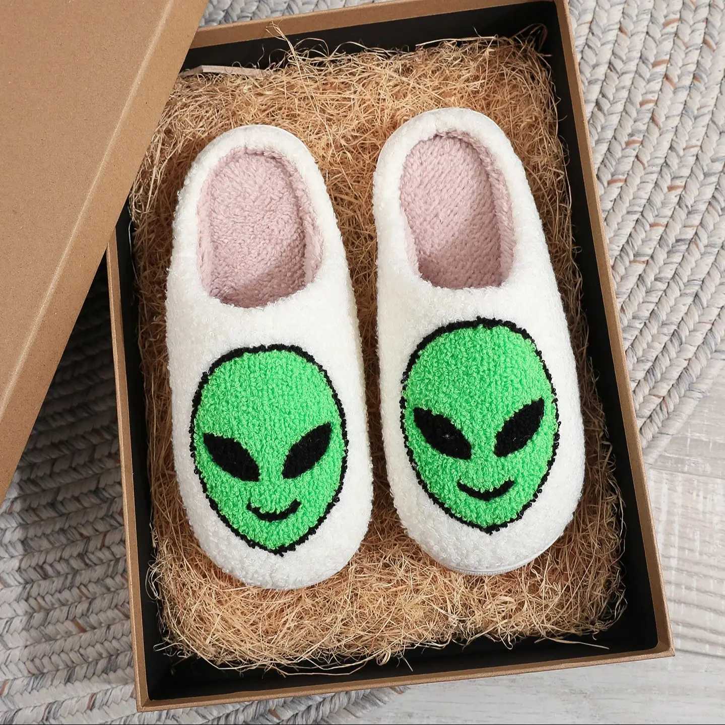 A pair of alien patterned winter home cotton slippers non-slip thick-soled wool slippers comfortable indoor shoes for men and women can wear S260305