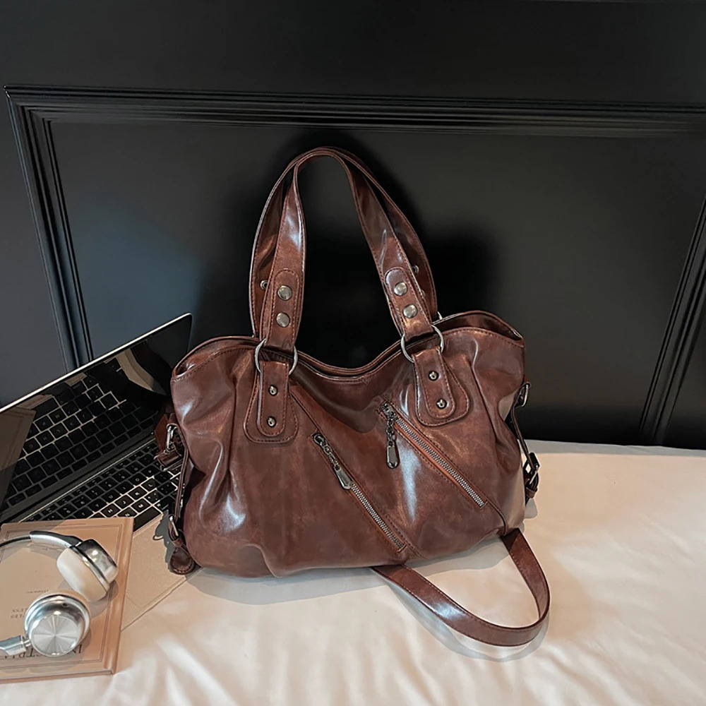 Glossy PU ed Rivet Zipper One Shoulder Bag Large Capacity Versatile Tote Bags Delicate Soft All-Match Crossbody Packs 260303