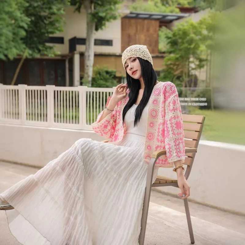 Vintage Boho Loose Plaid Cardigans Female Long Sleeves Hook Flower Hollow Tops 2025 Vacation Sunscreen Casual Shirt M260306