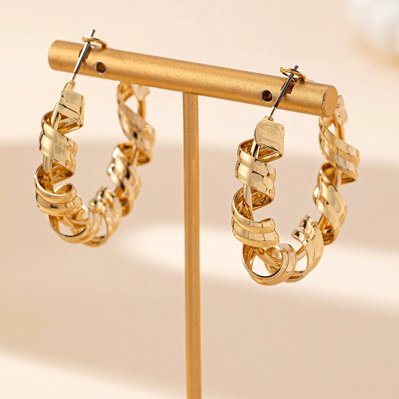 Elegant Spiraled Ear Cuff Accessories for Women Modernist Luxury Statement Earring Set