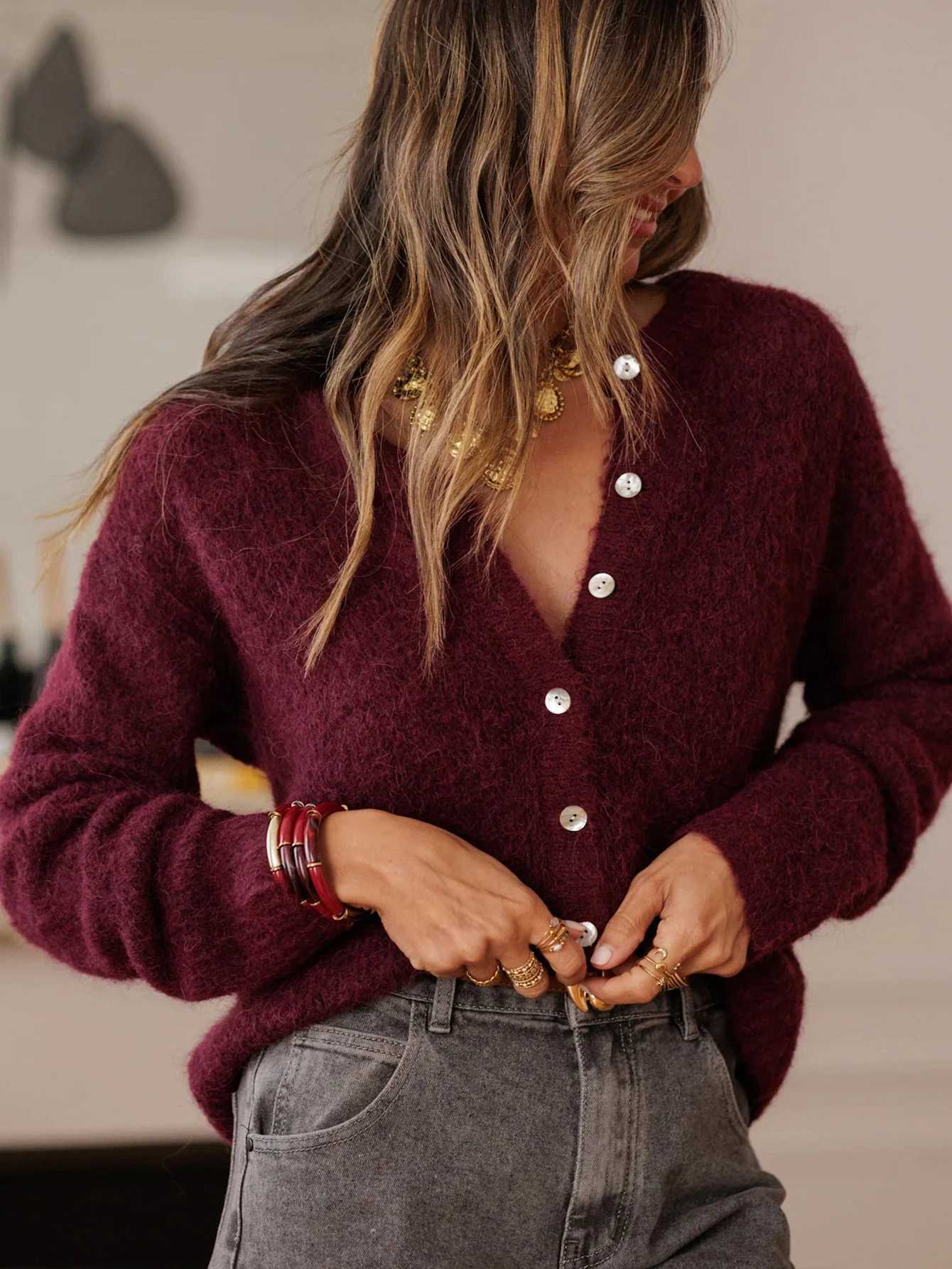 New Autumn/Winter Womens Cardigan Sweater Burgundy Fitted Round Neck Knit Cardigan Casual and Elegant Versatile for Commuting M260306