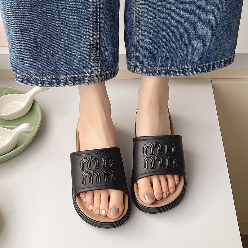 2026 Wear thick-soled fashion platform mid-heel slippers women's versatile non-slip beach