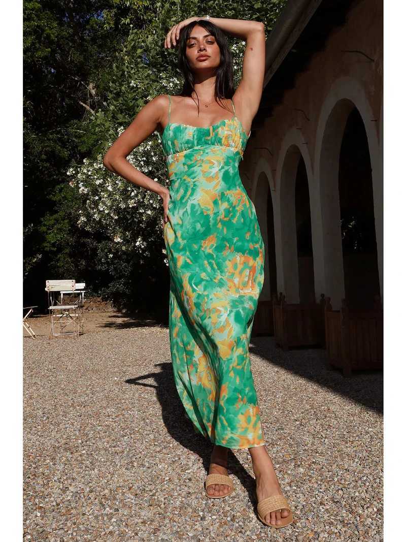 2025 Summer Fashion New Bohemian Vacation Style Elegant and Sexy Beach Vacation French Low Cut Strap Long Open Back Skirt X260306