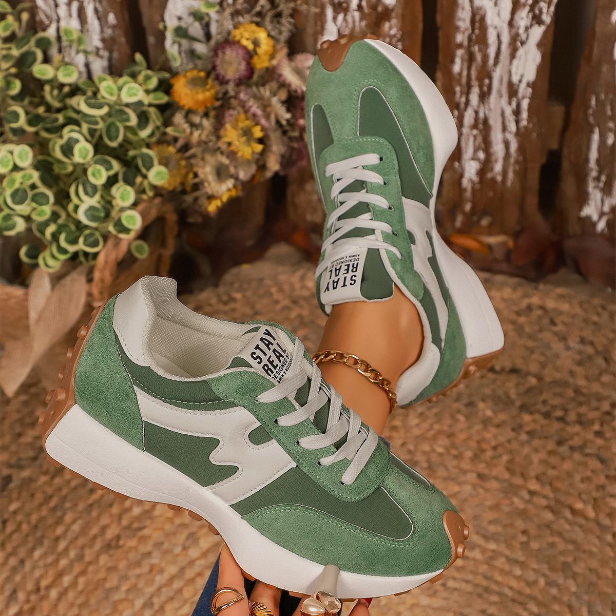Designer Women Sneakers Thick Bottom Casual Fashionable Sport Shoes Women Lightweight Running Shoes Comfortable Sneakers Women 2026 new women's t