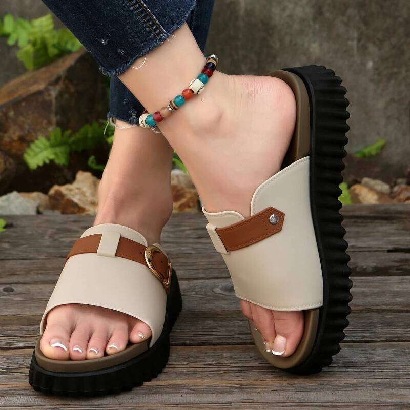 2025 New Women's Fashion Versatile Slippers Outdoor Color blocked Thick Bottom Casual Sandals