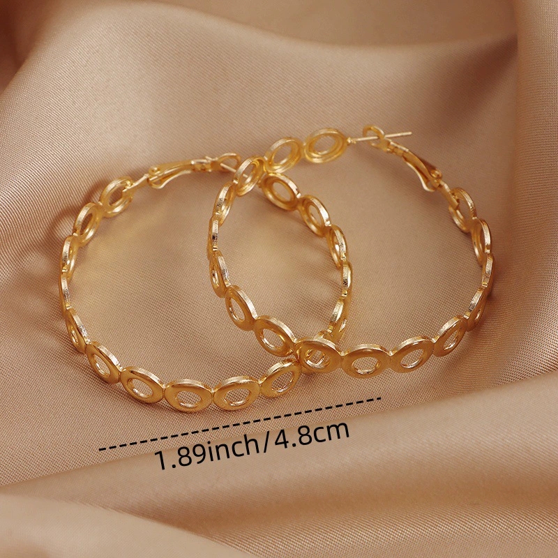Sleek Design Gold Tone Ear Ringset with Trendy Simplicity