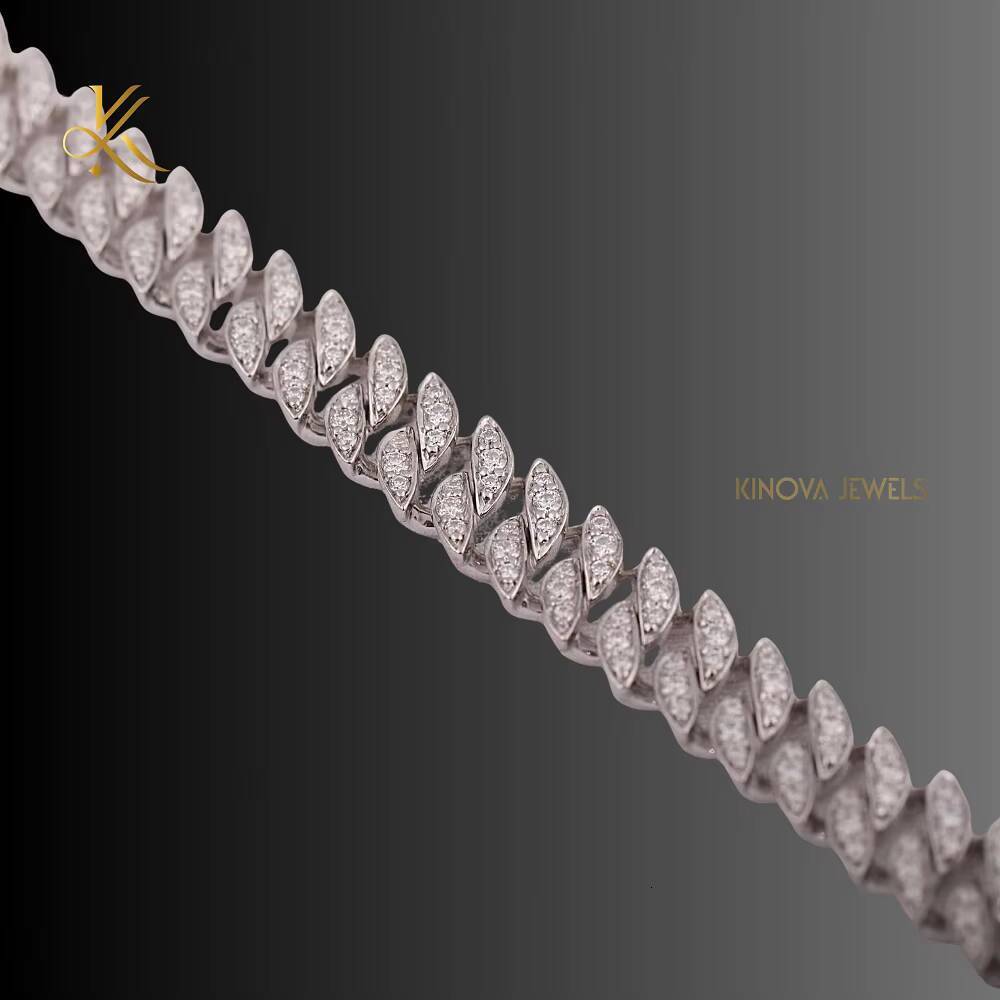Bold Hip Hop Neck Chain With Radiant Moissanite Diamond Inspired Brilliance For Eye Catching Streetwear Modern Jewelry Appeal