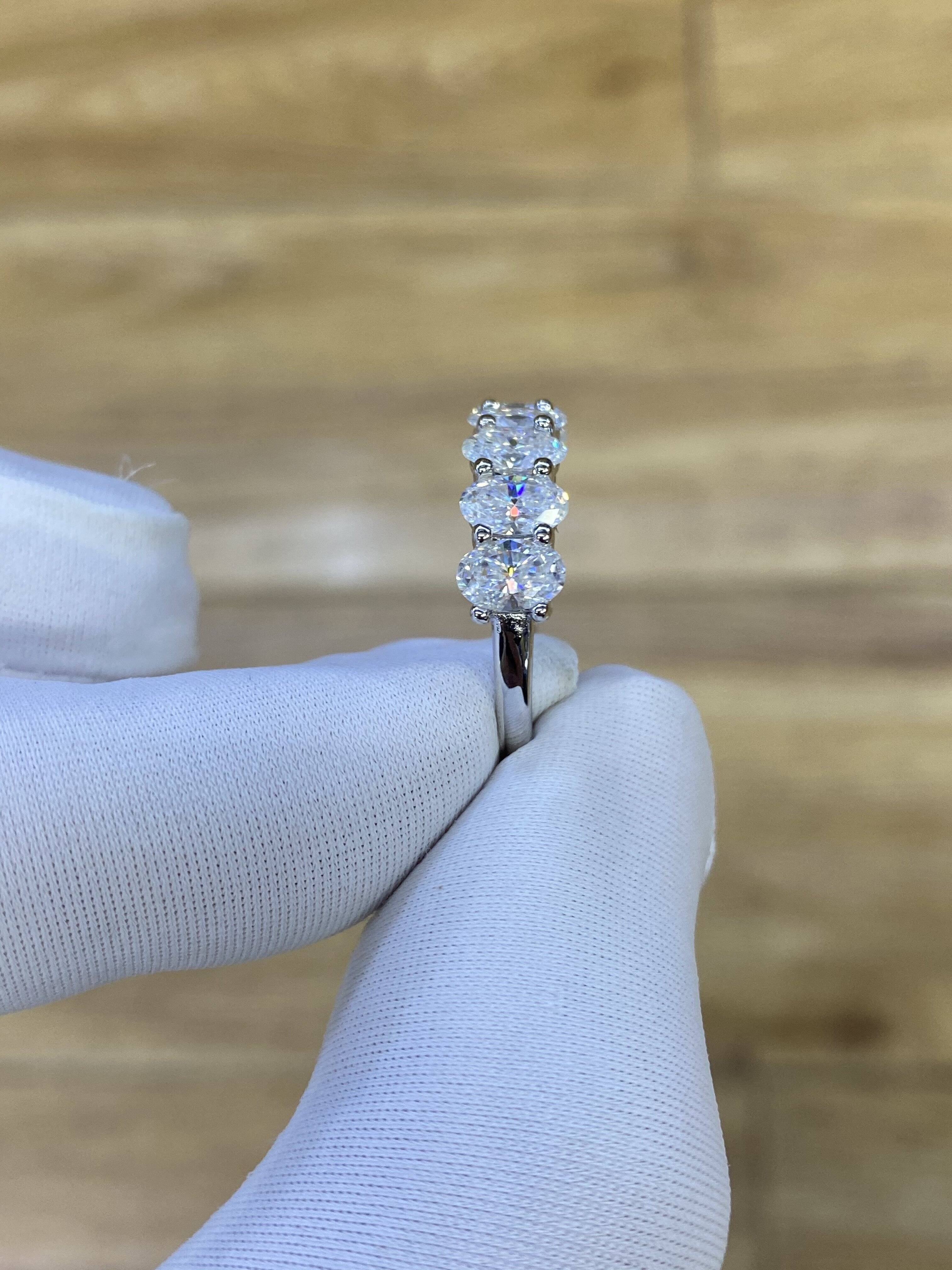 New Oval Seven Princess 18K Gold Row Ring Womens Lab Grown Diamond Tail Ring Fashion Light Luxury Gift for Girlfriend