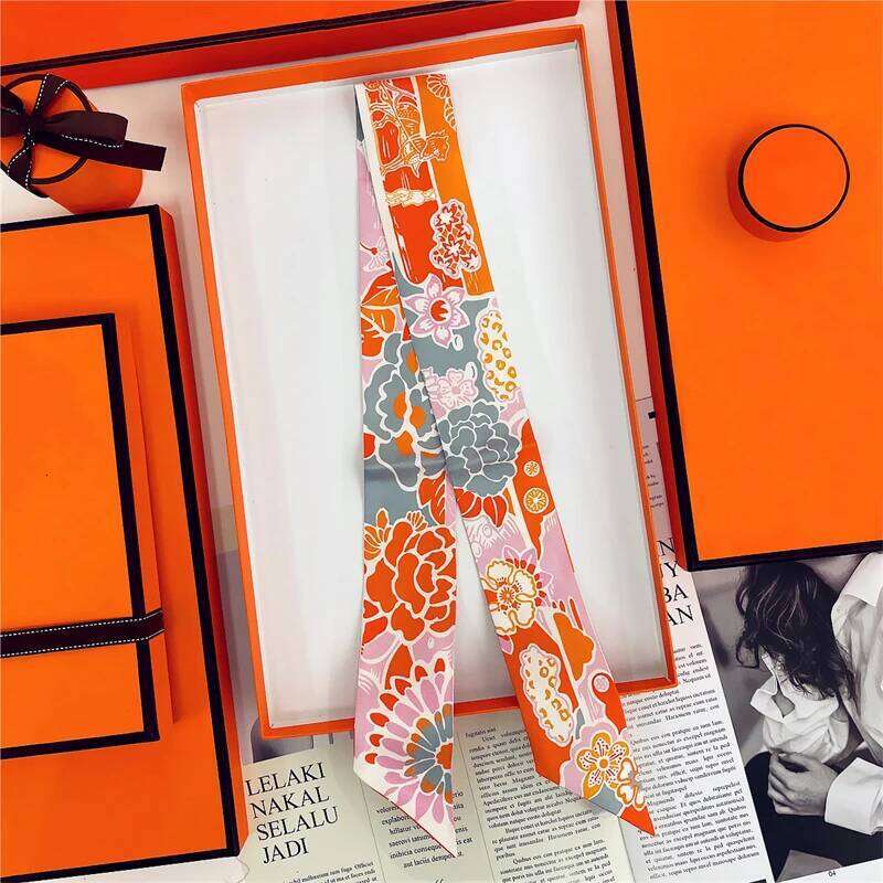 Brand Design Twill % Silk Luxury Print Flowers Scarf Women Foulard Skinny Bag Scarves New Hot Neckerchief Hair Headband 26Y0306