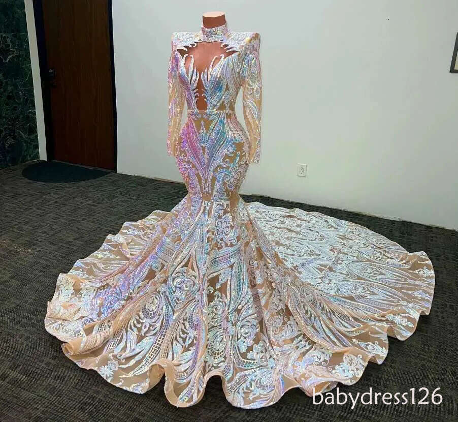 Stunning Backless Mermaid Prom Dresses Beaded Plunging Neck Long Sleeves Lace Evening Gowns Sweep Train Plus Size Sequined Formal Wear