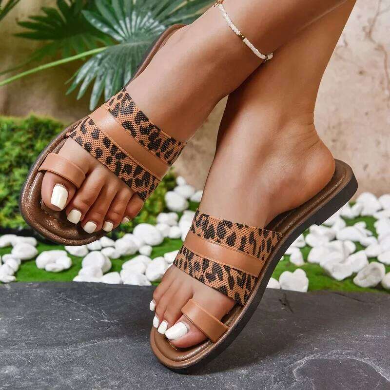 2026 Summer New Fashionable Flat Leopard Print Open Toe Slippers Outdoor Beach Casual Women Flip Flops Shoes