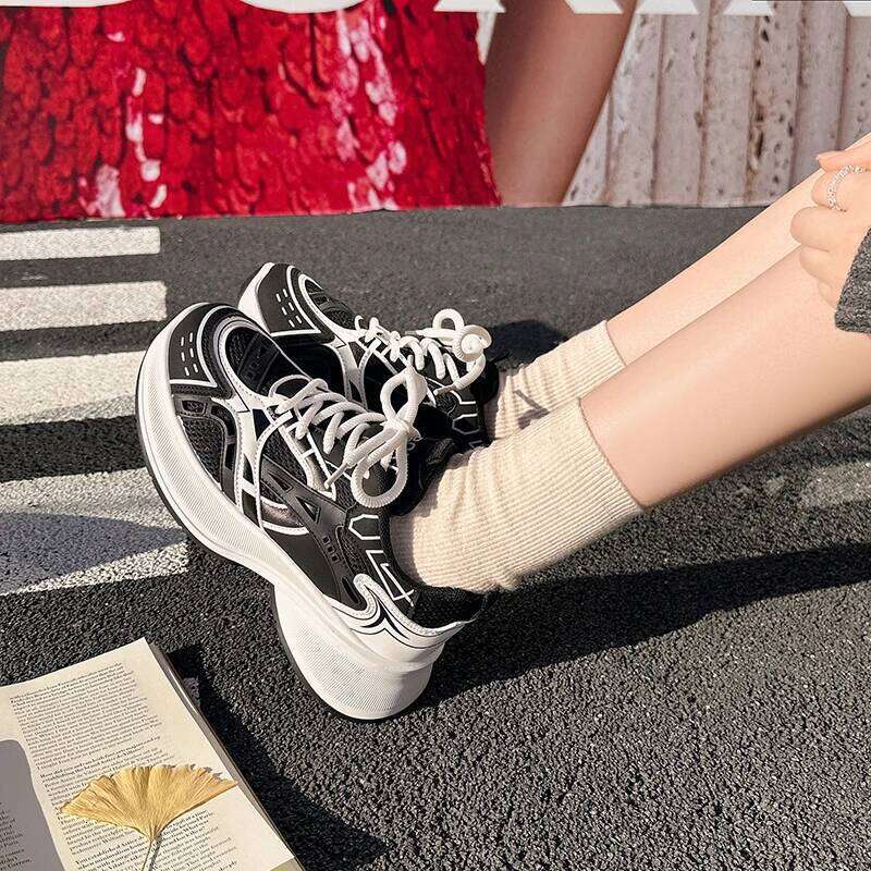2025 Spring New Women's Lace up Casual Fashion Black and White Breathable Mesh Sports Shoes
