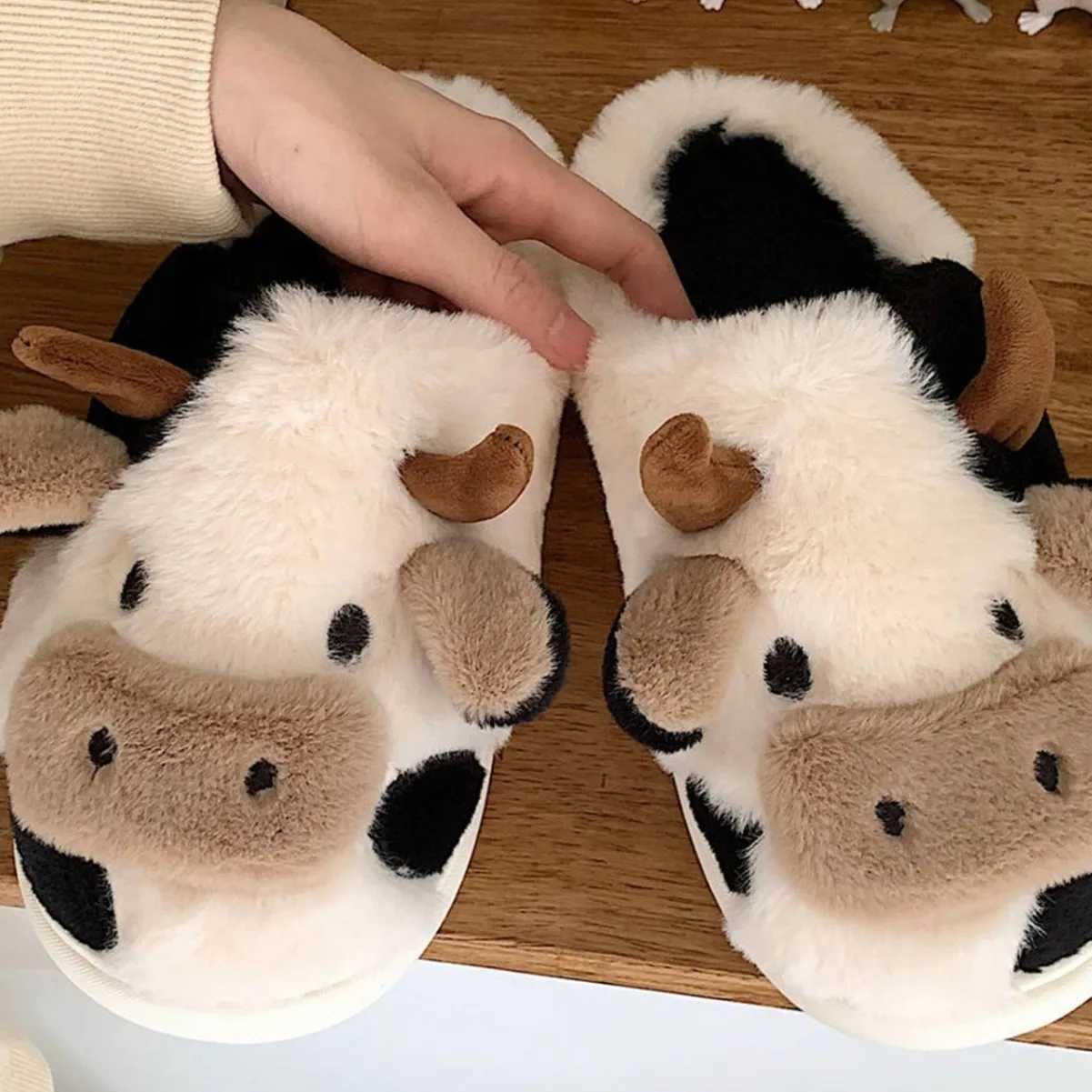 New winter neutral cartoon cow warm plush slippers for couples indoor anti slip home slippers for men and women home cotton sh S260305POEQ