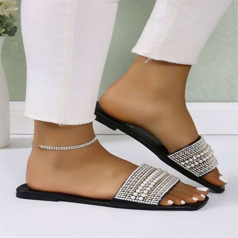 Summer 2025 new fashionable casual women's shoes, plus size comfortable pearl decoration solid color flat slippers