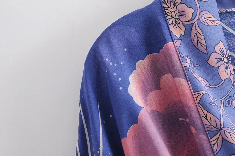Boho Queens Vintage Star and Moon Floral Print Sashe Bohemian V Neck Batwing Sleeves Happie Short Robe Kimono 260228