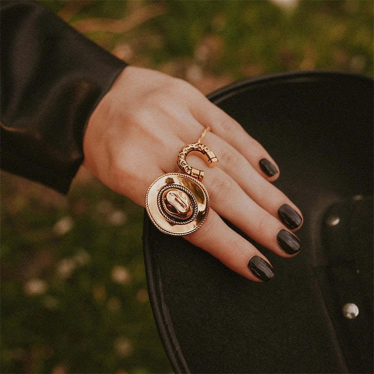 European and American cowboy boots rings retro cowboy hats brass jewelry womens gold-plated color preservation Gothic style 260302