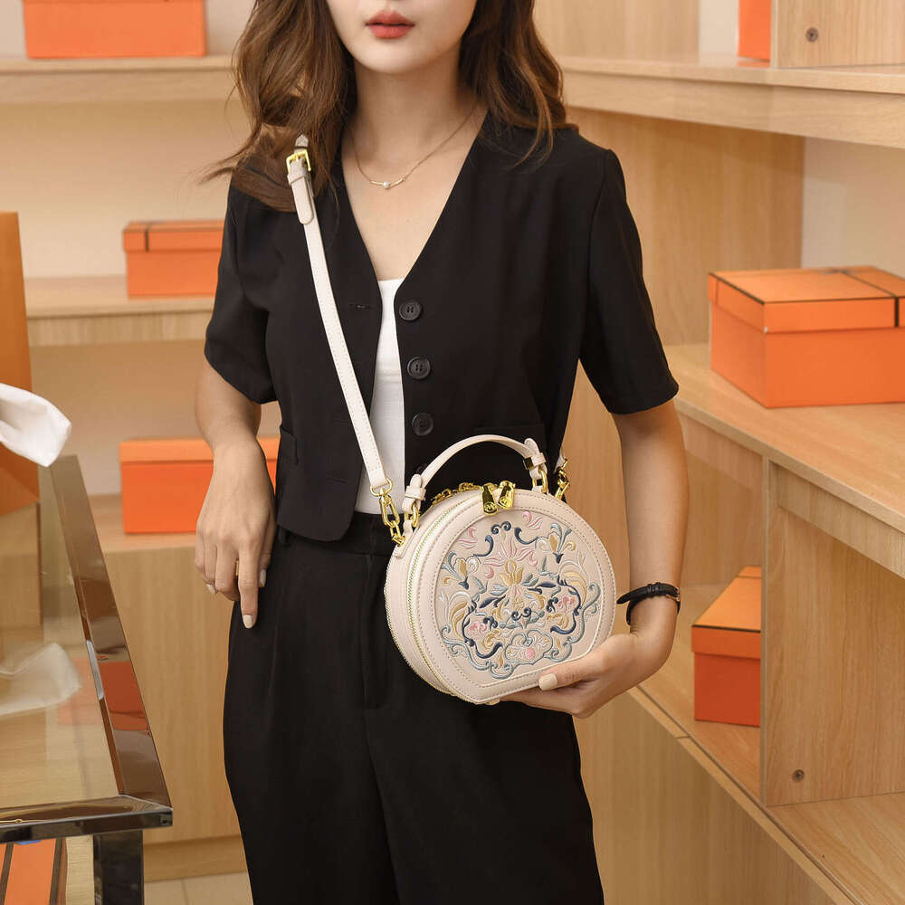 Tote Niche High Quality Embroidered Handbag For Women New Trendy Artistic Chinese Style Single Shoulder Crossbody Small Round Bag