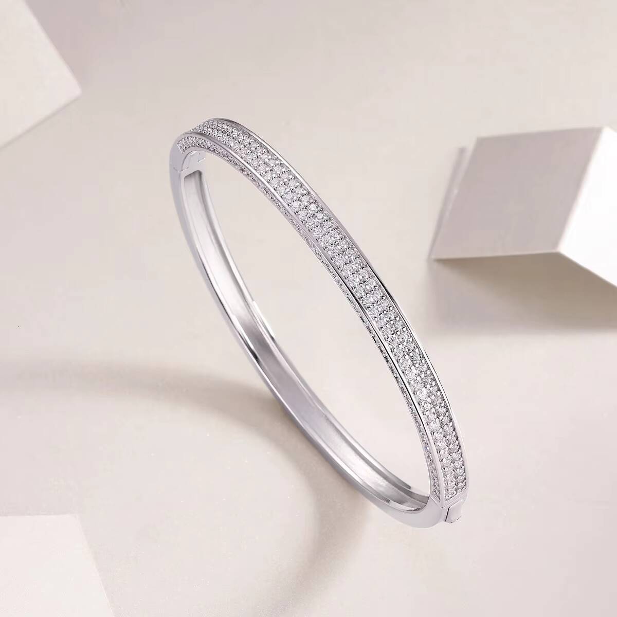 Multi-style Moissanite Cuff Bracelet Fashion Fine Jewelry 925 Sterling Silver Micro Insert VVS1 GRA Moissanite Bangles for Women