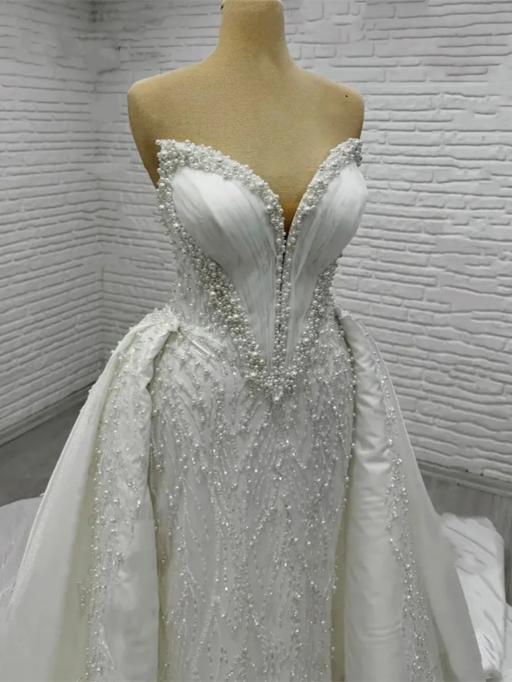 Gorgeous Mermaid Wedding Dress Pearls V Neck Strapless Bride Gowns Elegant Sequins Sweep Train Bridal Dresses Customized