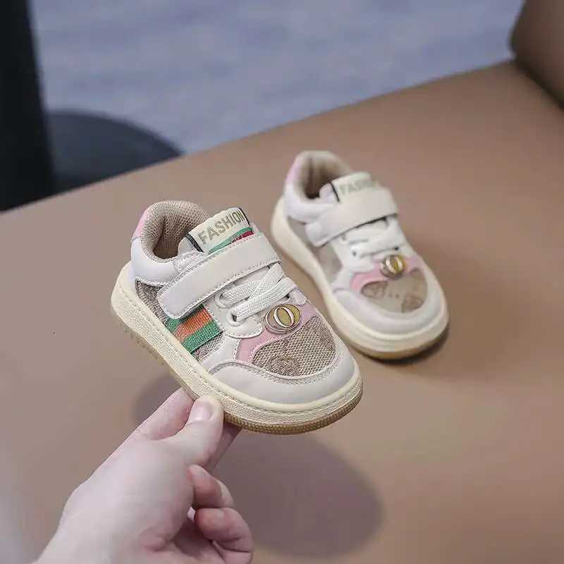 These kids' fashion casual sneakers are non-slip, breathable, and soft, making them versatile walking and outdoor shoes for both boys and girls.T