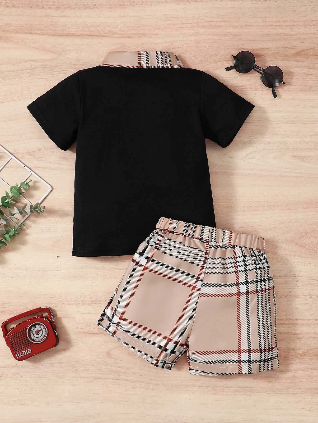 This 1-6 years old boys' plaid splicing polo set is casual, versatile, and cool, making it a perfect plaid short-sleeve two-piece set for summer.